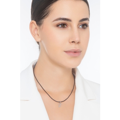 Ciondolo con lettera L in corsivo in oro bianco 18k