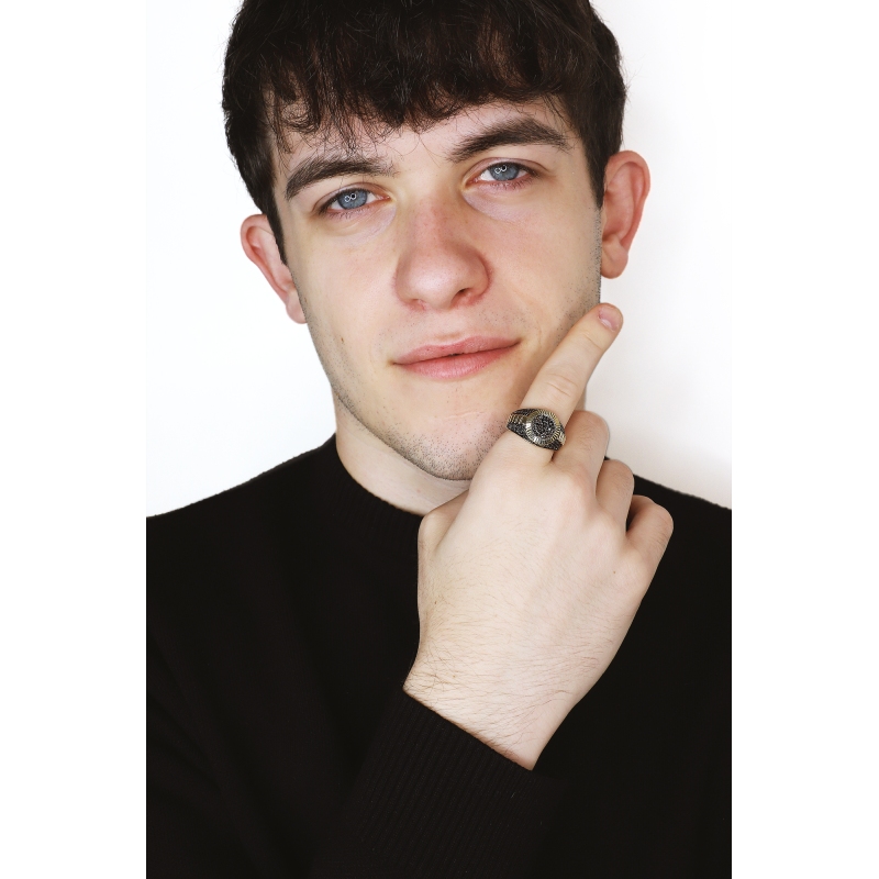 Anello da uomo in oro giallo 18k e zirconi neri