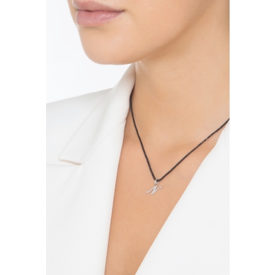 Ciondolo con lettera N in corsivo in oro bianco 18k