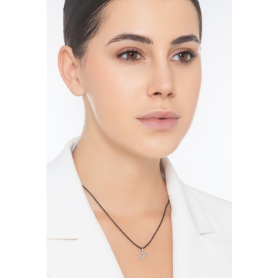 Ciondolo con lettera S in corsivo in oro bianco 18k