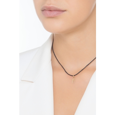 Ciondolo con lettera iniziale O corsivo in oro giallo 18k