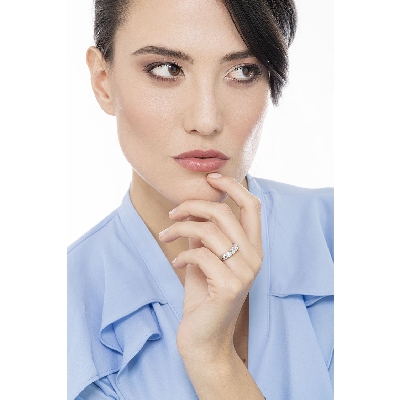 Anello Veretta a 7 pietre in Oro bianco 18k con Diamanti