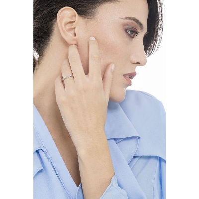 Anello Veretta a 9 pietre in Oro bianco 18k con nove Diamanti