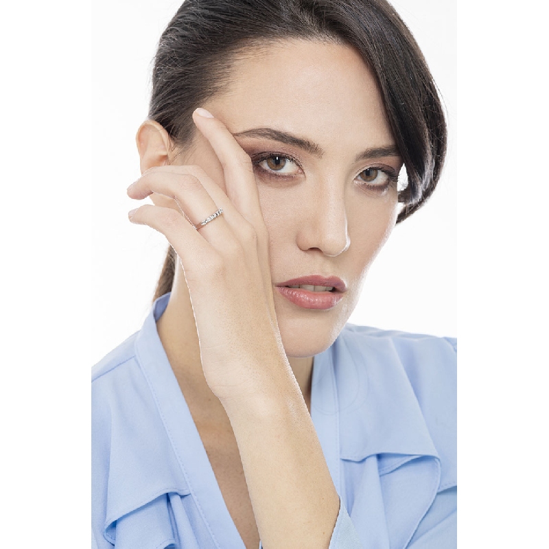 Anello Veretta a 9 pietre in Oro bianco 18k con Diamanti ct. 0,25