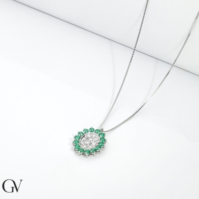 Halo pendant necklace in white gold 18k with emeralds and diamonds pavè