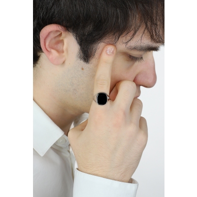 Anello uomo in oro bianco 750 con testa quadrata nera