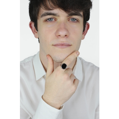 Anello uomo in oro bianco 750 con testa quadrata nera