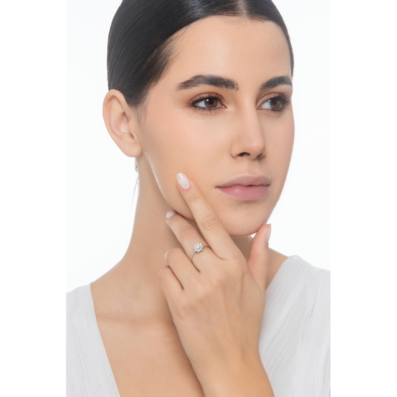 Anello contorno fiore in oro bianco 18k con diamanti 