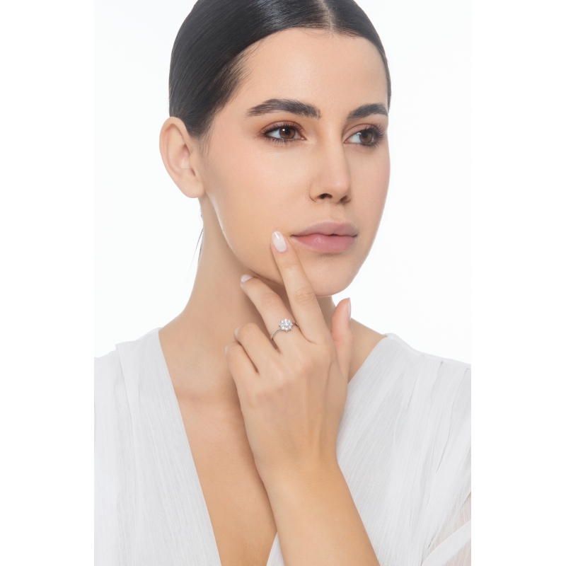 Anello contorno fiore in oro bianco 750 con diamanti