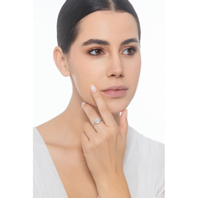 Anello a fiore contorno in oro bianco 750 con diamanti