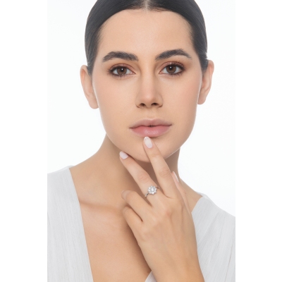 Anello contorno diamanti fiore in oro bianco 18k