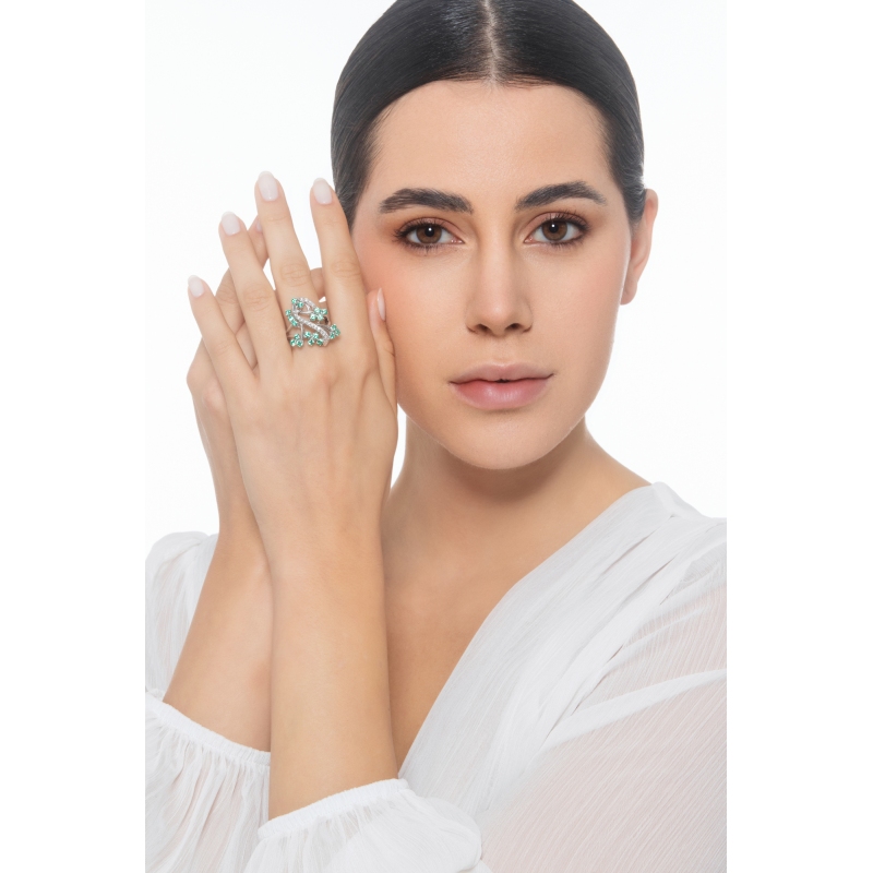 White gold 18k ring with diamonds and emeralds