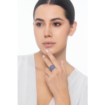 Anello design in oro bianco 750 con zaffiri blu e diamanti