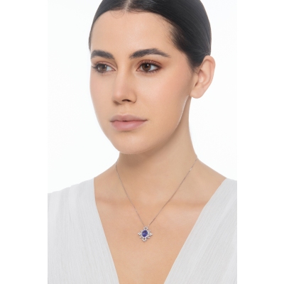 18k white gold necklace with pendant with tanzanite oval cut and diamonds 