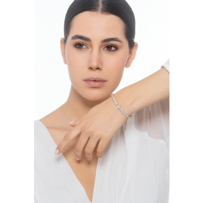 Bracciale rigido in oro bianco 18k con diamanti a scalare