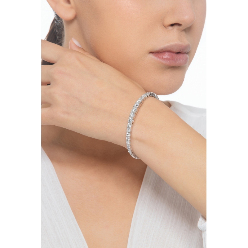 Bracciale semirigido in oro bianco 18k con diamanti a scalare