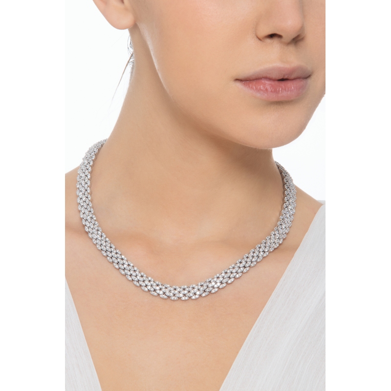 Girocollo design elegante in oro bianco 750 con diamanti