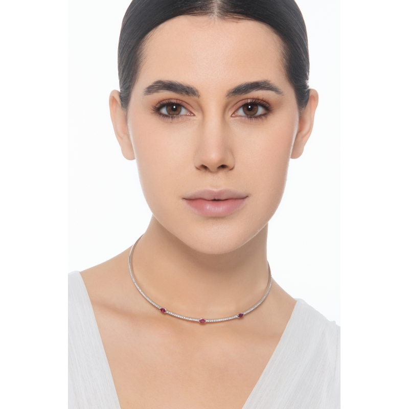Choker in oro bianco 18k con rubini e diamanti