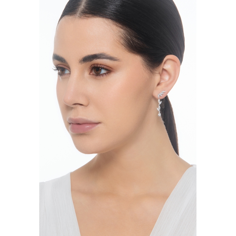 Orecchini pendenti in oro bianco 750 con navette e diamanti