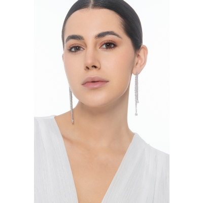 Orecchini pendenti lunghi in oro bianco 18k con diamanti