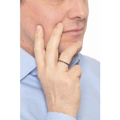 Anello eternity in oro bianco 18k con diamanti neri