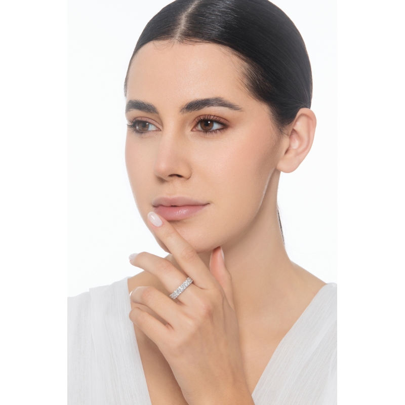 Anello eternity in oro bianco 18k con doppia fila in diamanti