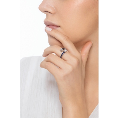 Anello contrariè in oro bianco 18k con zaffiri blu e diamanti
