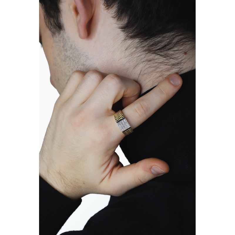 Anello a fascia in oro giallo e bianco 18k con pavè rettangolare in diamanti