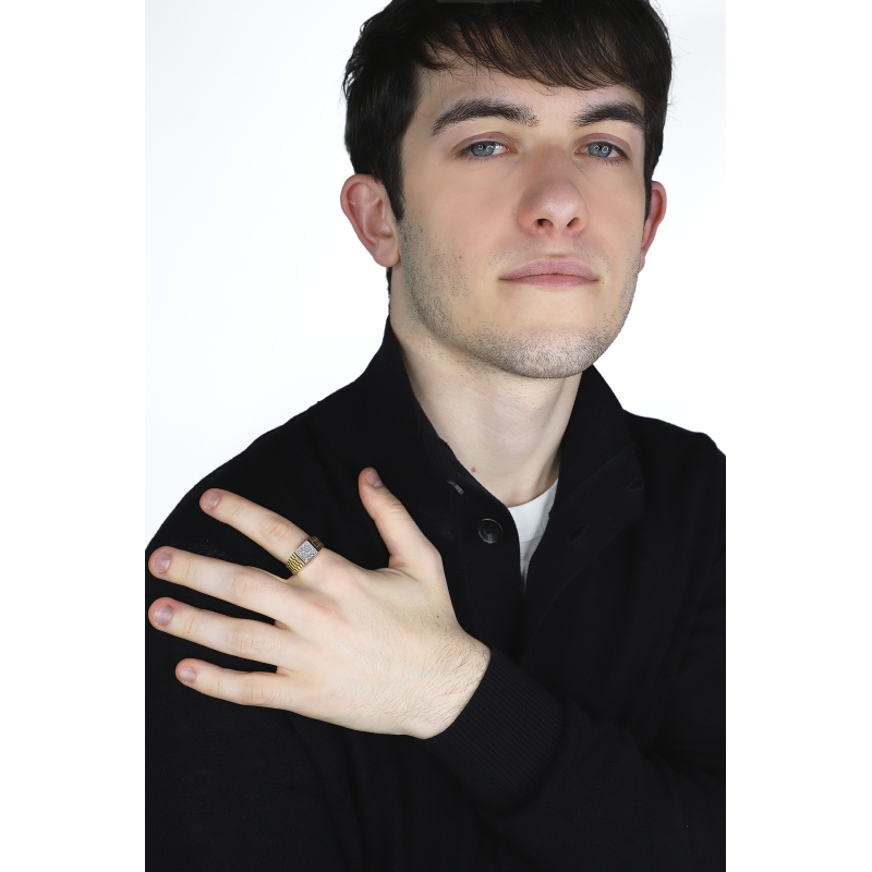 Anello a fascia in oro giallo e bianco 18k con pavè rettangolare in diamanti