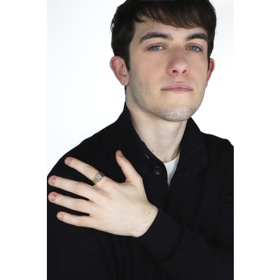 Anello a fascia in oro giallo e bianco 18k con pavè rettangolare in diamanti