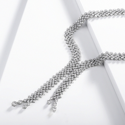 Girocollo donna design in oro bianco 18k con diamanti