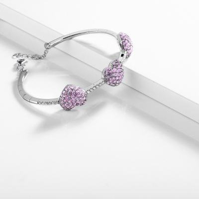 Bracciale in oro bianco 750 con diamanti e tre cuori in zaffiri rosa