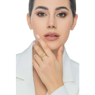 Anello con superficie scanalata in oro giallo 750