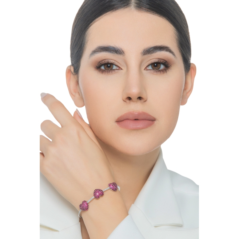 Bracciale in oro bianco 18k con 3 cuori in rubini e diamanti ai lati