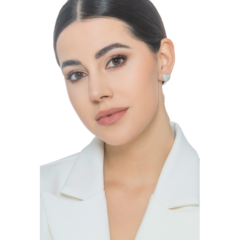 Orecchini in oro bianco 18k con cuore in pavè di diamanti