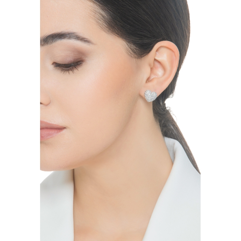 Orecchini in oro bianco 18k con cuore in pavè di diamanti