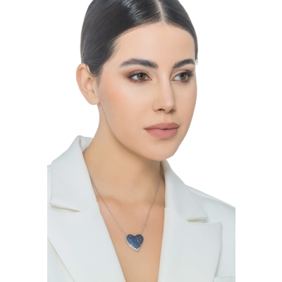 Collana in oro bianco 18k con ciondolo cuore pavè zaffiri blu e diamanti