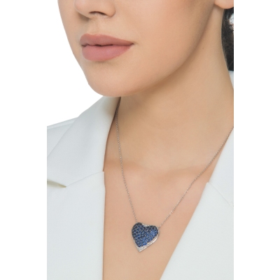 Collana in oro bianco 18k con ciondolo cuore pavè zaffiri blu e diamanti