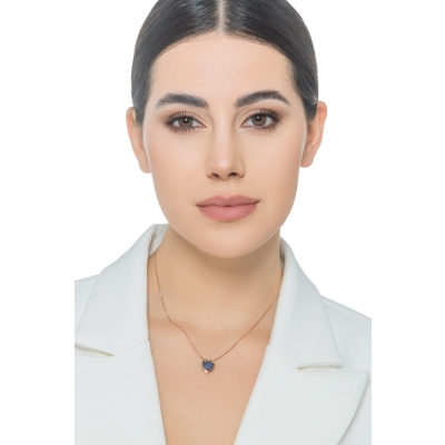 Collana in oro rosa 18k con ciondolo cuore pavè brunito zaffiri blu