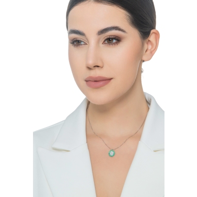 Halo pendant necklace in white gold 18k with emeralds and diamonds pavè