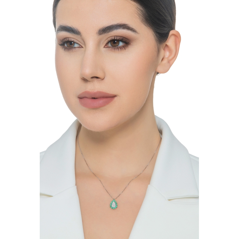 Diamonds and emeralds pavè pendant necklace in white gold 18k