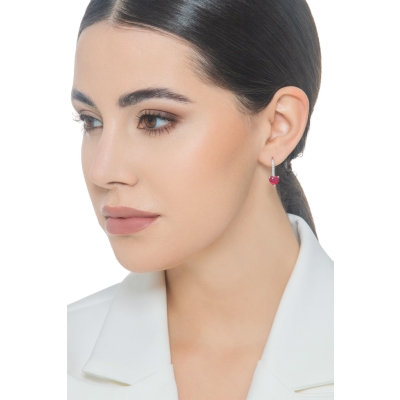 Orecchini pendenti in oro bianco 18k con rubino cuore e diamanti