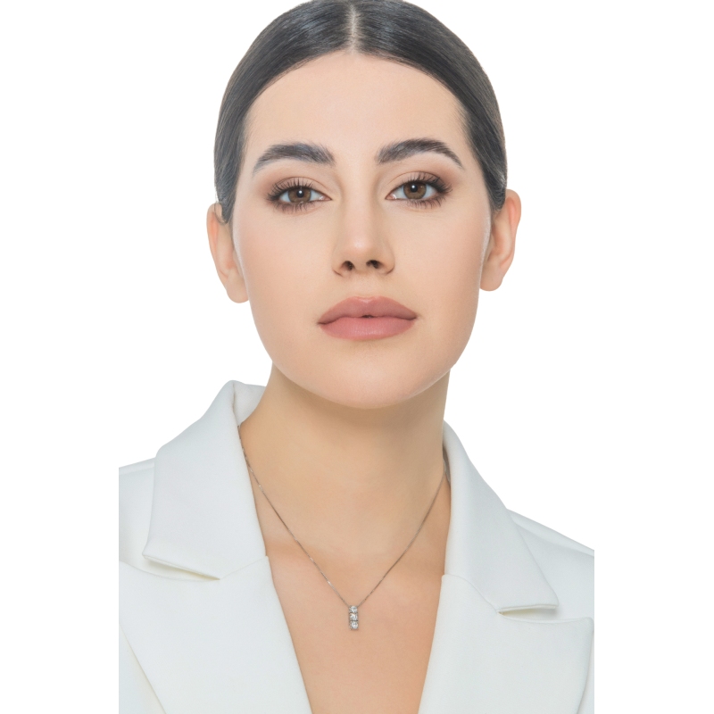 Collana in oro bianco 18k con pendente trilogy in diamanti, 1.25x0.44 cm