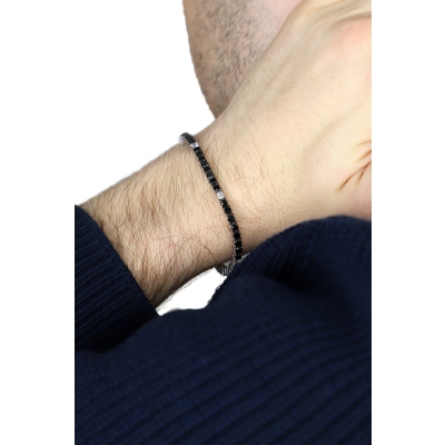 Elegant tennis bracelet with black and white diamonds
