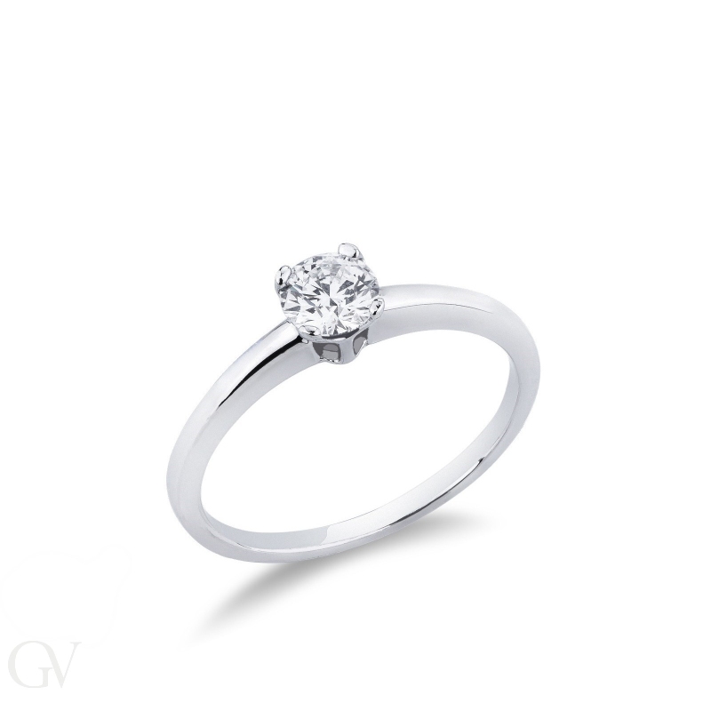 White gold 18k 4 claw solitaire ring with 0,40 ct diamond 