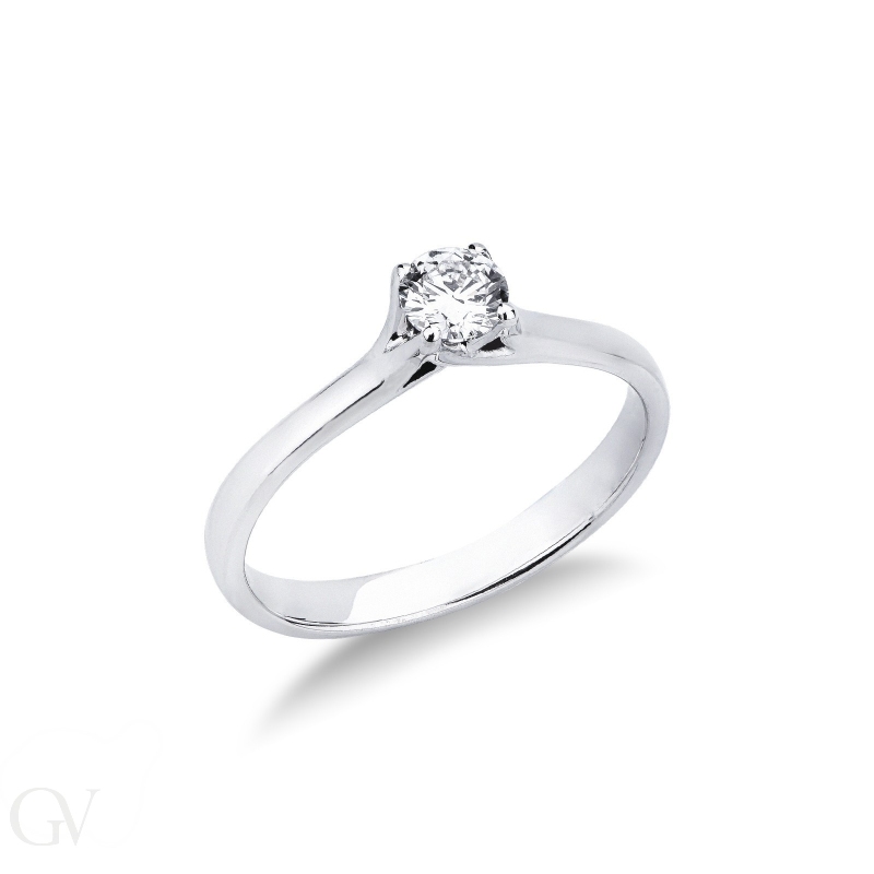 Solitaire ring 4 claw with a 0,30 ct diamond 