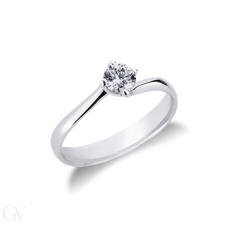 4 claw solitaire ring with a 0,40 ct diamond 