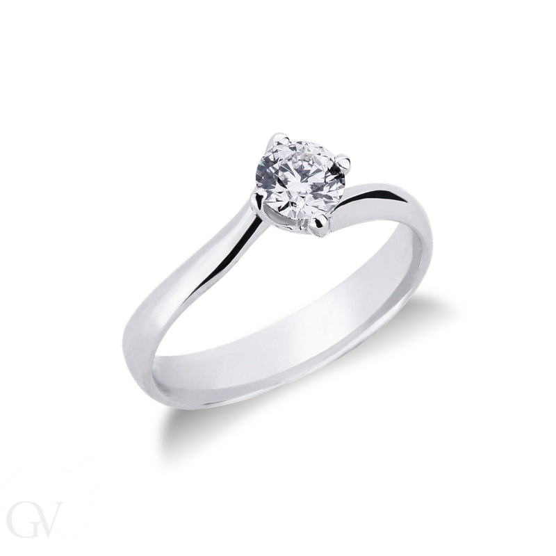 White gold 18k 4 claw solitaire ring with a 0,50 ct diamond 