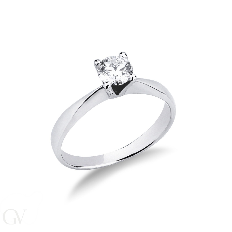 4 claw solitaire ring with a 0,30 ct diamond 