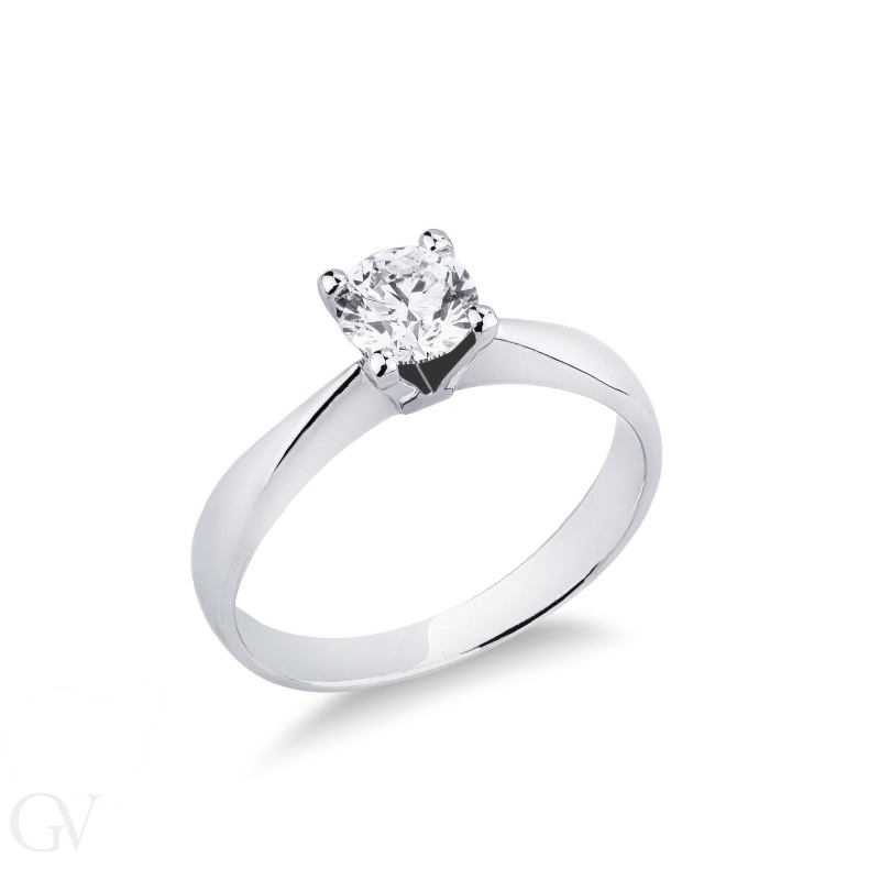 White gold 18k 4 claw solitaire with a 0,70 diamond